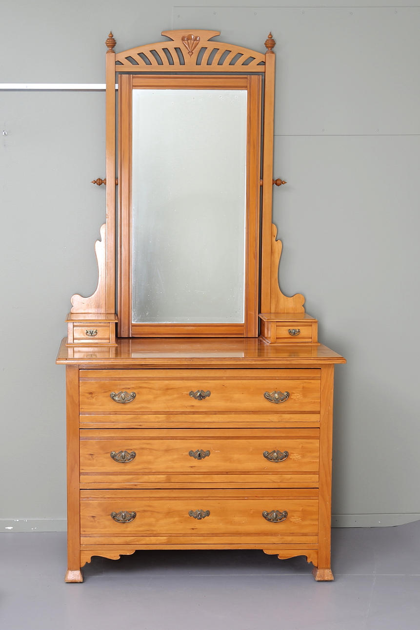 SPEGELBYRÅ, Jugend, 1910-tal.