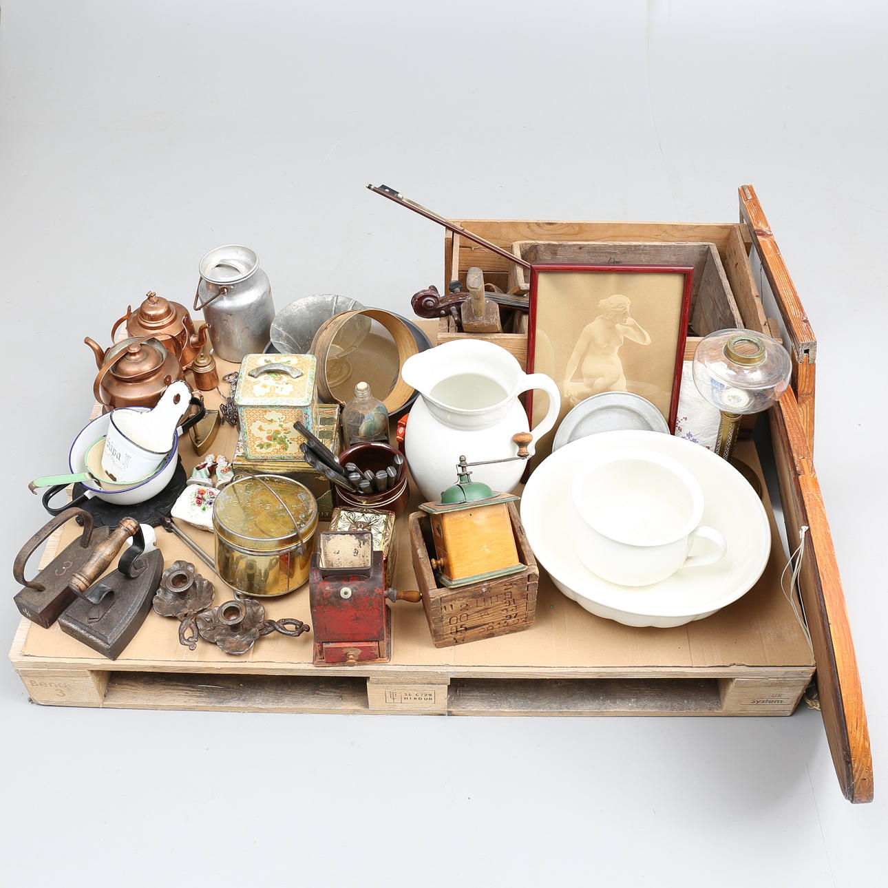 DIVERSE, 18-1900-tal, 62 delar.