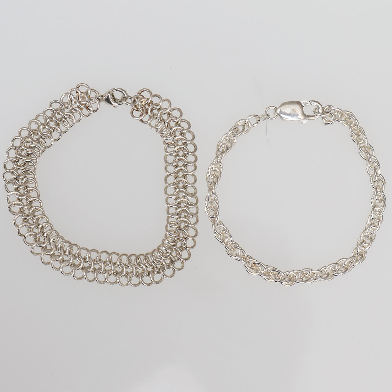 ARMBAND, 2 Stück, Sterlingsilber, u.a. Seilverbindung.