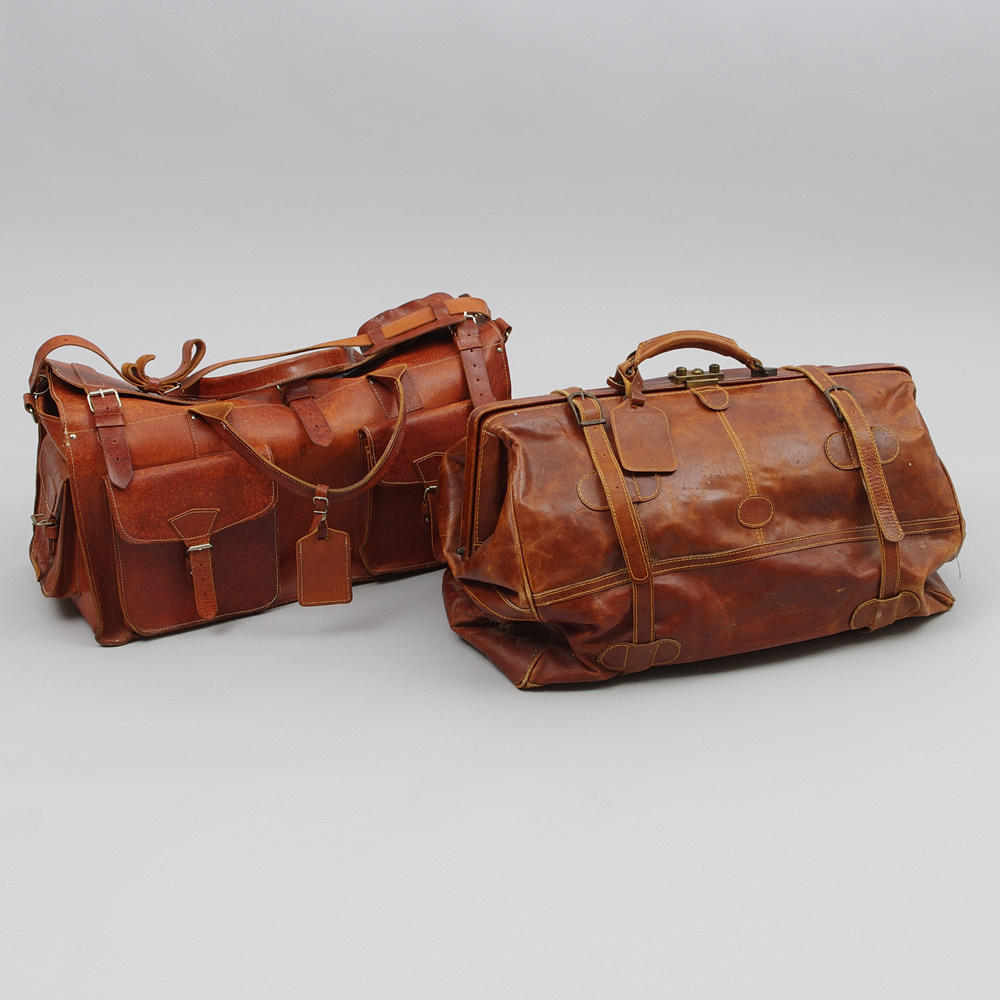 WEEKENDVÄSKOR, 2 stycken, brunt skinn.