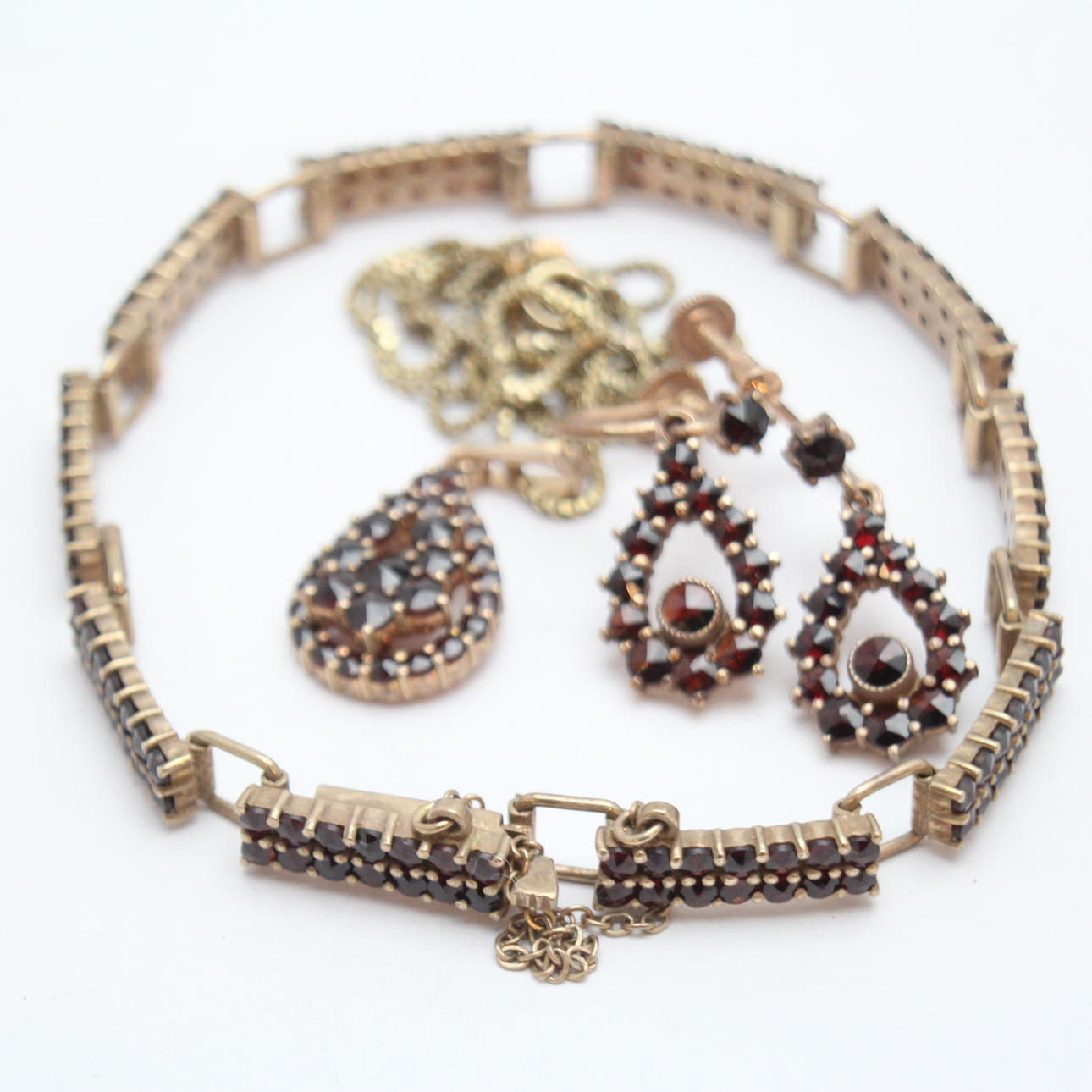 SMYCKESET silver med granater.