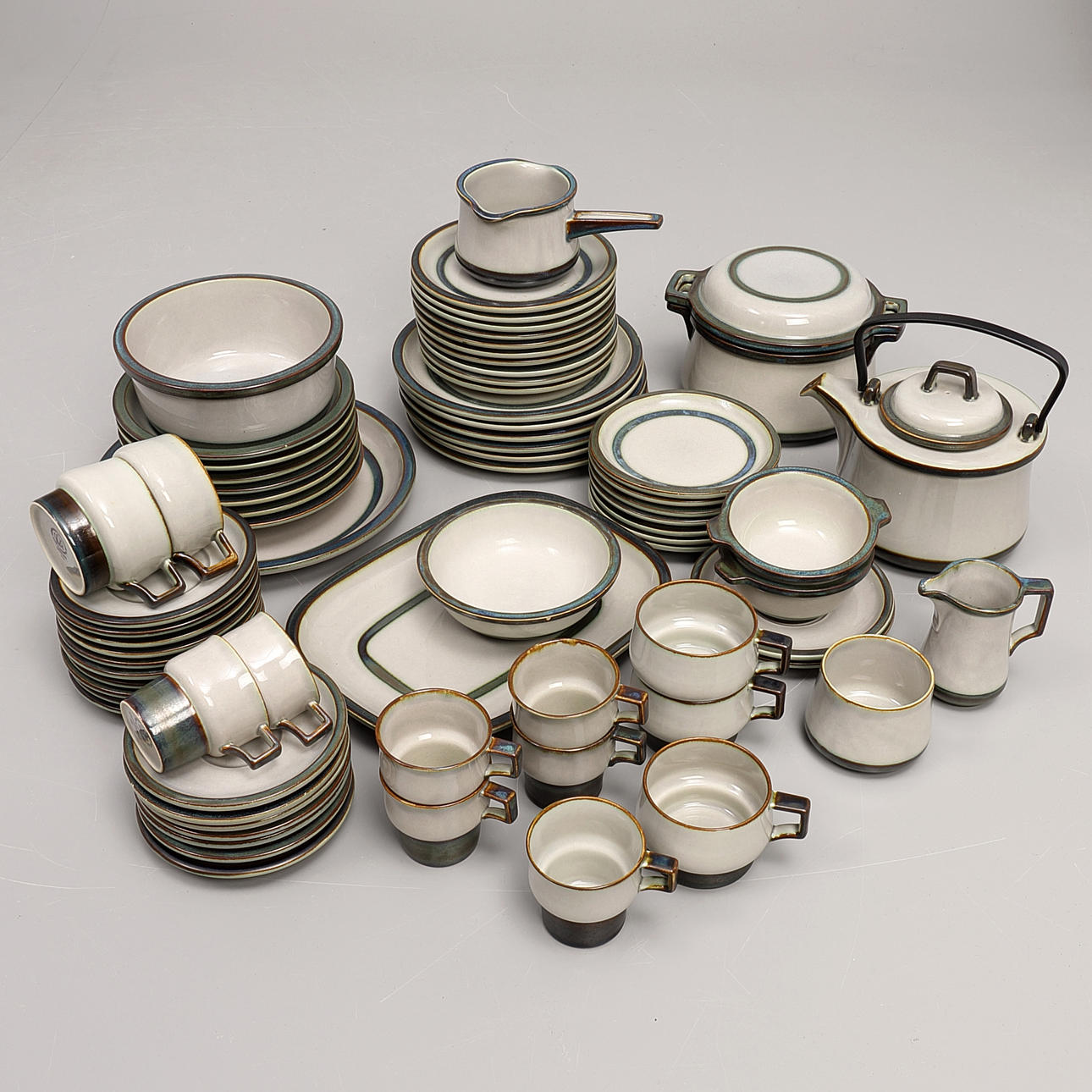 SERVICE, Bing & Grøndahl, "Tema", 52 dele, stentøj.