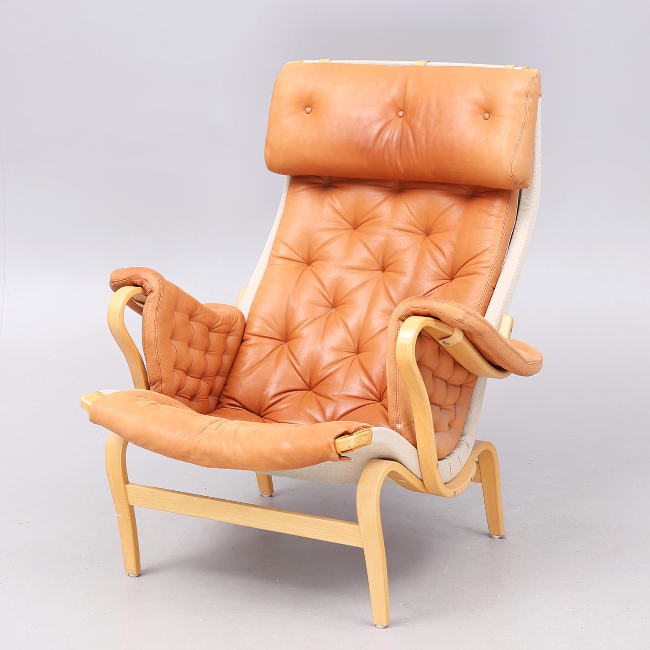 BRUNO MATHSSON. Fåtölj, skinn, "Pernilla", Dux.