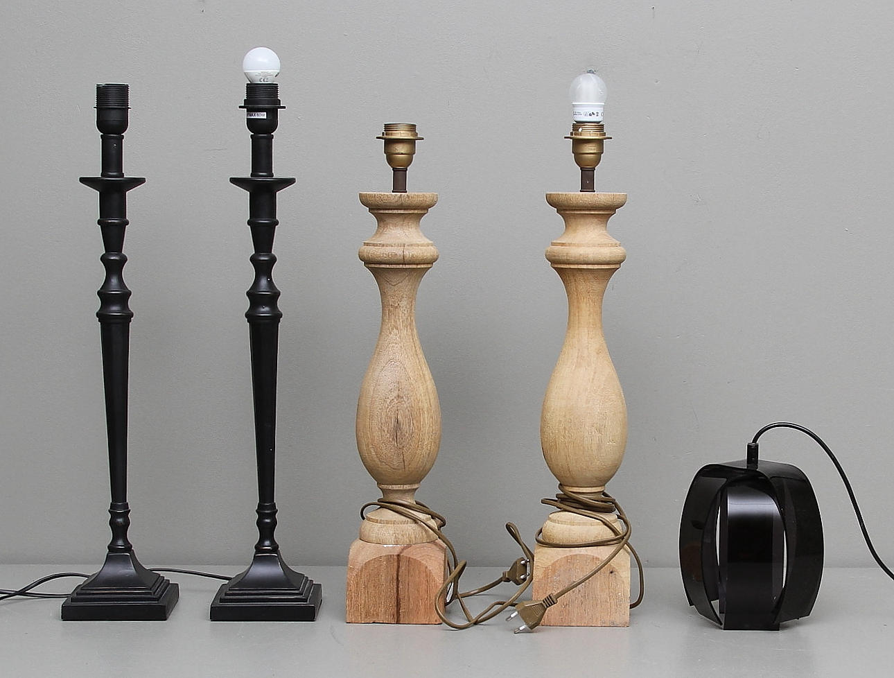 LAMPFÖTTER, 2 par och en plastskärm.