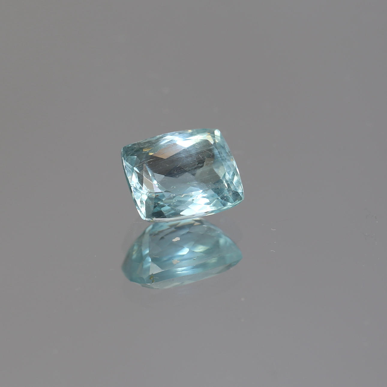 AKVAMARIN, blå cirka 6 ct.