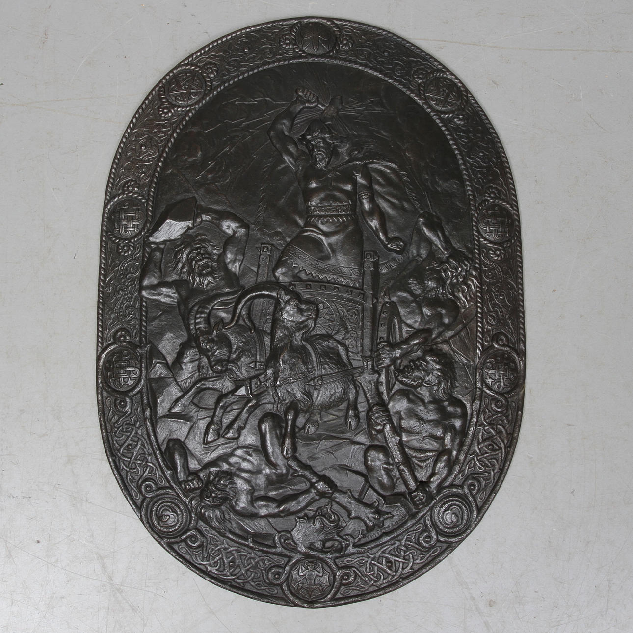 SKÖLD, gjutjärn, sekelskiftet 1900.