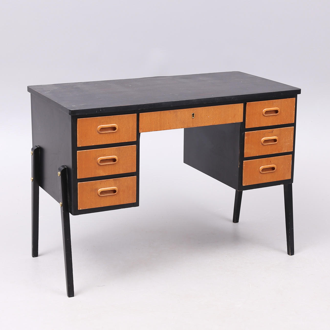 BORD, malet, teaktræ, 1960'erne.