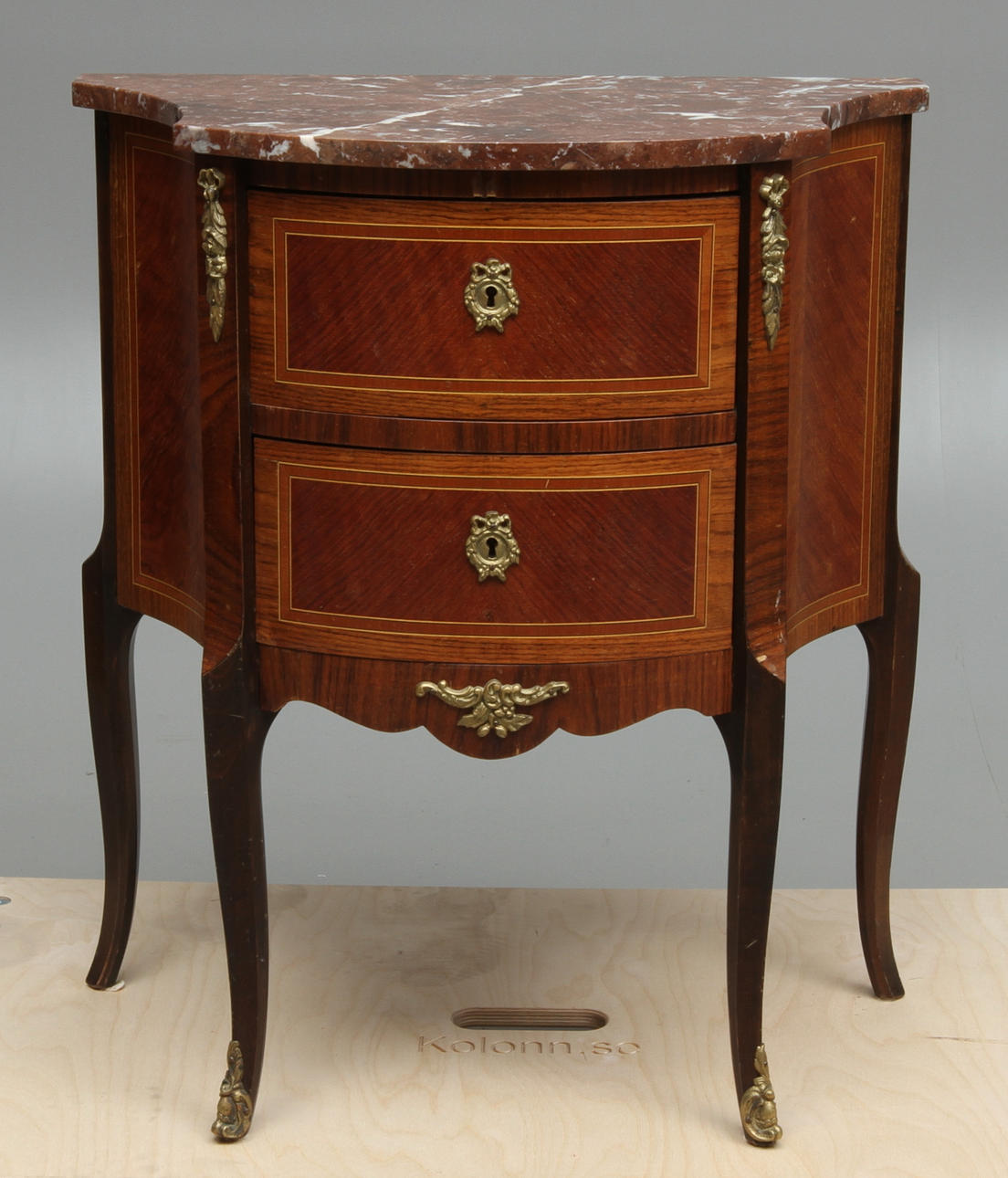 BYRÅ, med stenskiva, Louis XVI-stil, 1900-tal.