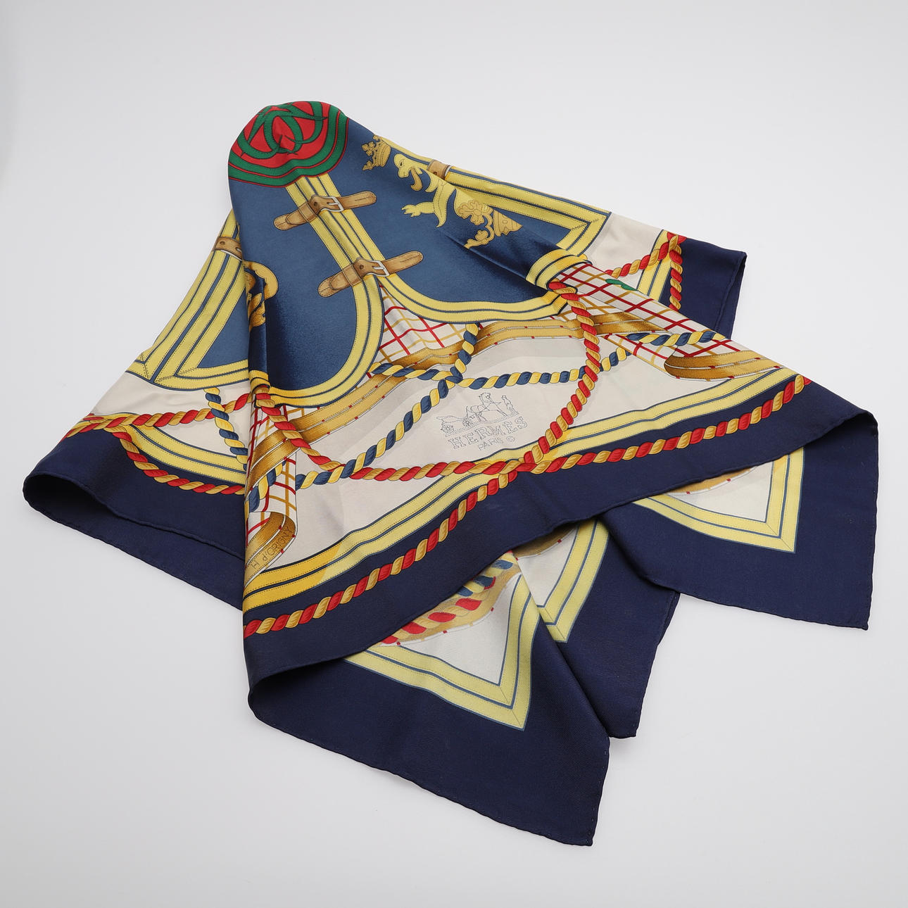 huivi, HERMÈS, "GRANDE TENUE".