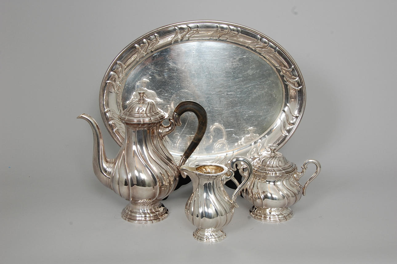 KAFFESERVIS, rokokostil. 4 delar. Silverplated, omkring år 1900.