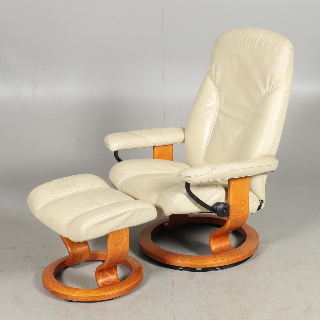 SILLÓN, "Stressless", Ekornes, Noruega.