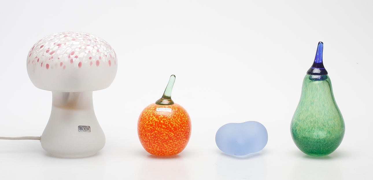 GLASFÖREMÅL, 4 delar, Kosta Boda.