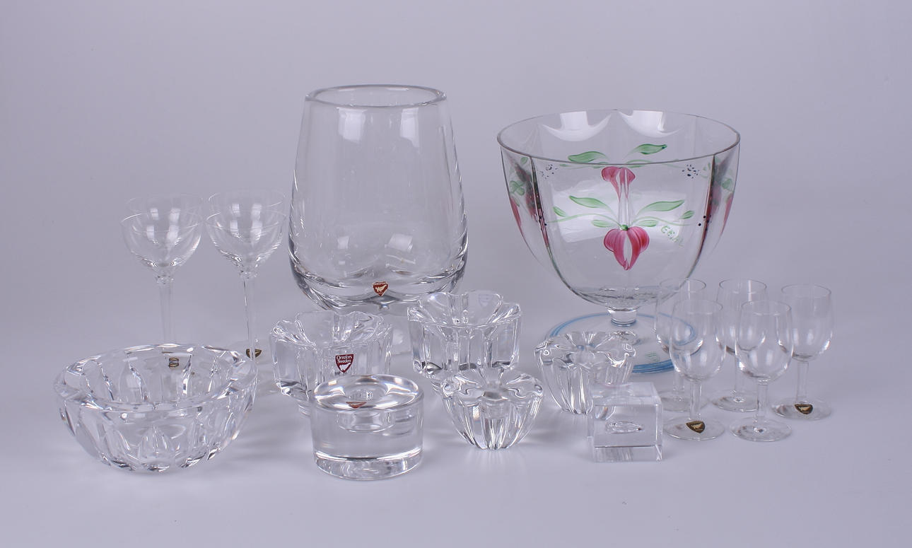 GLASFÖREMÅL, 18 st, Orrefors.