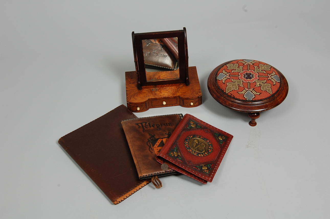 PARTI DIVERSE, bl a pigtittare, fotpall, bricka.