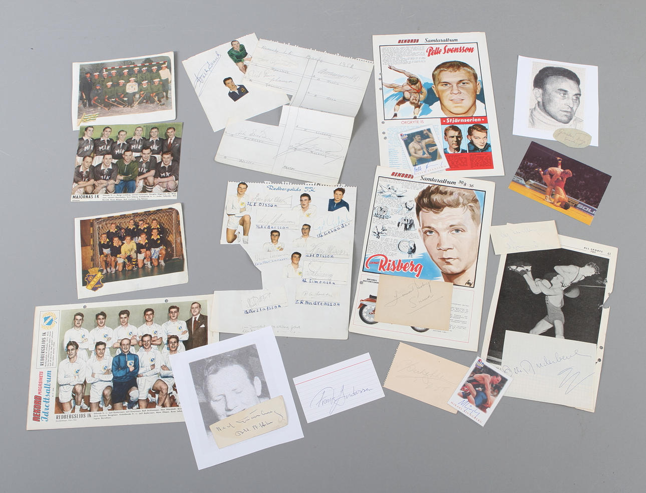 AUTOGRAFER, ca 35 st, Idrott, Svensk, Bl a handboll och boxning.