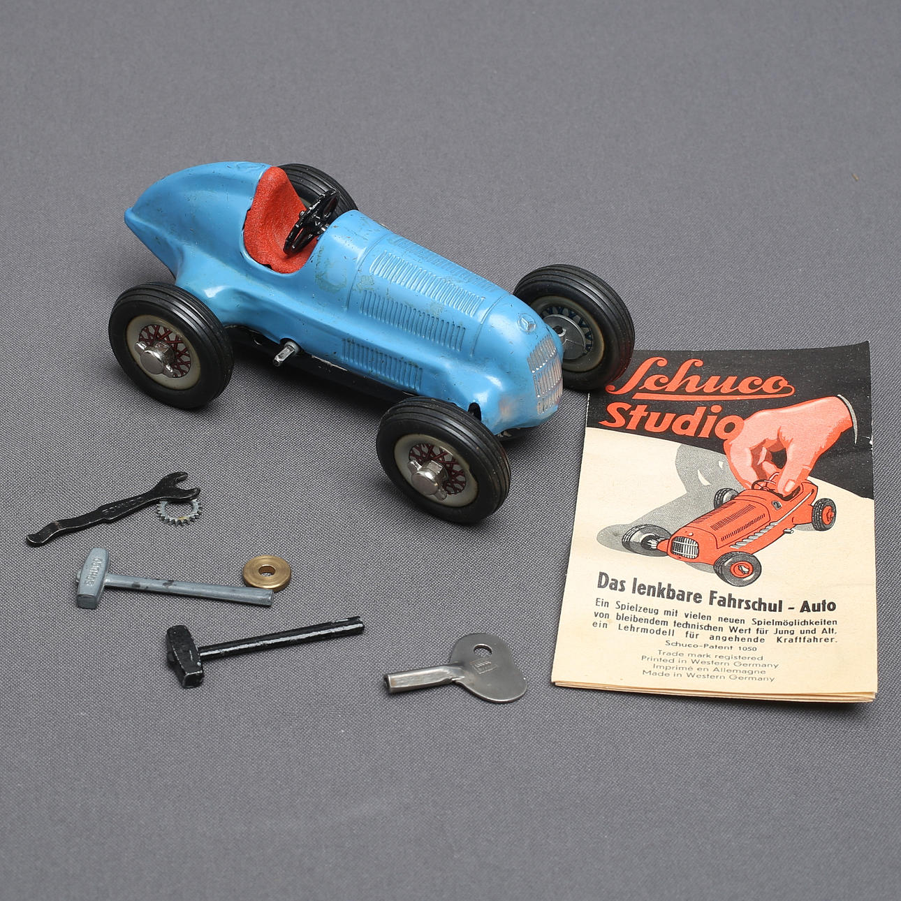 SCHUCO 1050 Studio, US-Zone, movement.