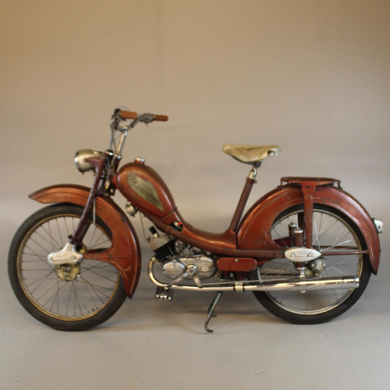 KNALLERT Örnen model årgang 1955.