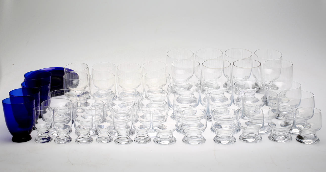 SIGNE PERSSON-MELIN. GLAS, parti, b l a 44 delar "Porter".