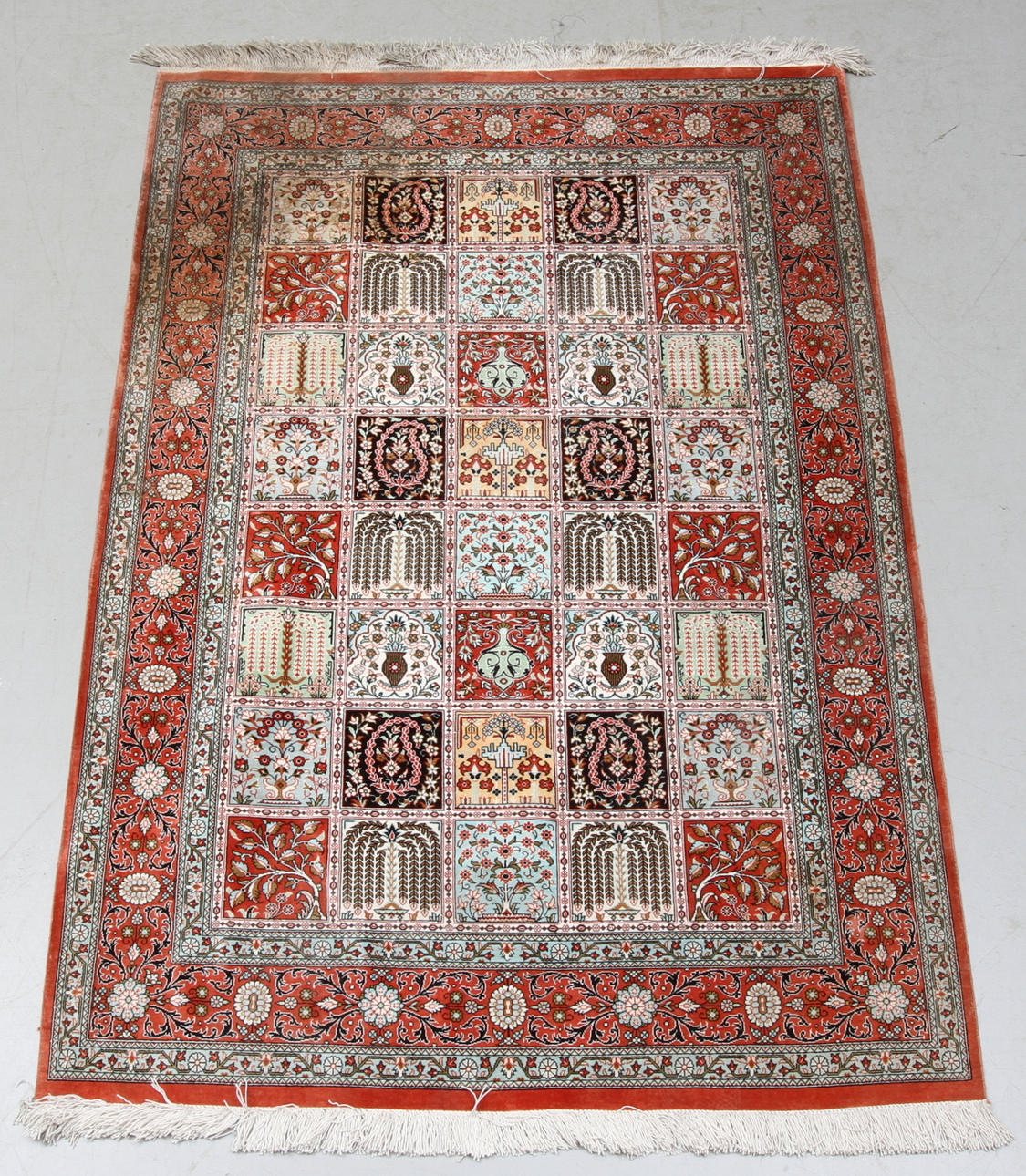 MATTA, orientalisk, silke, ca 144 x 100 cm.