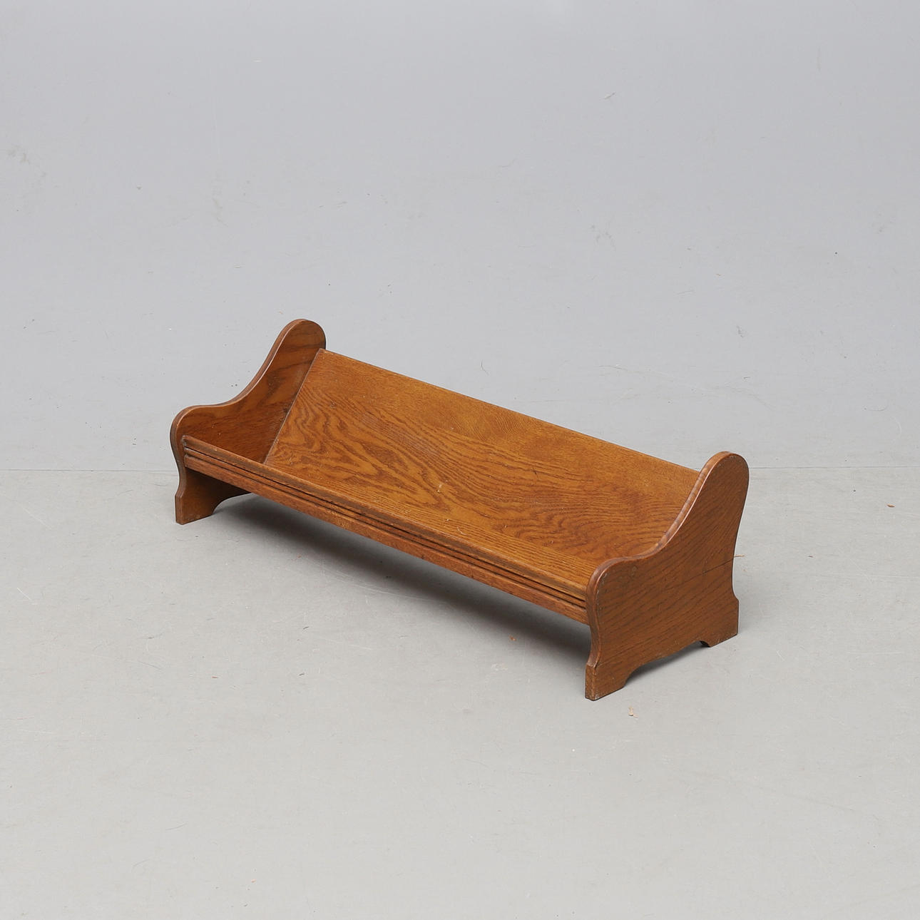 BOKSTÖD/HYLLA, 1900-talets början.