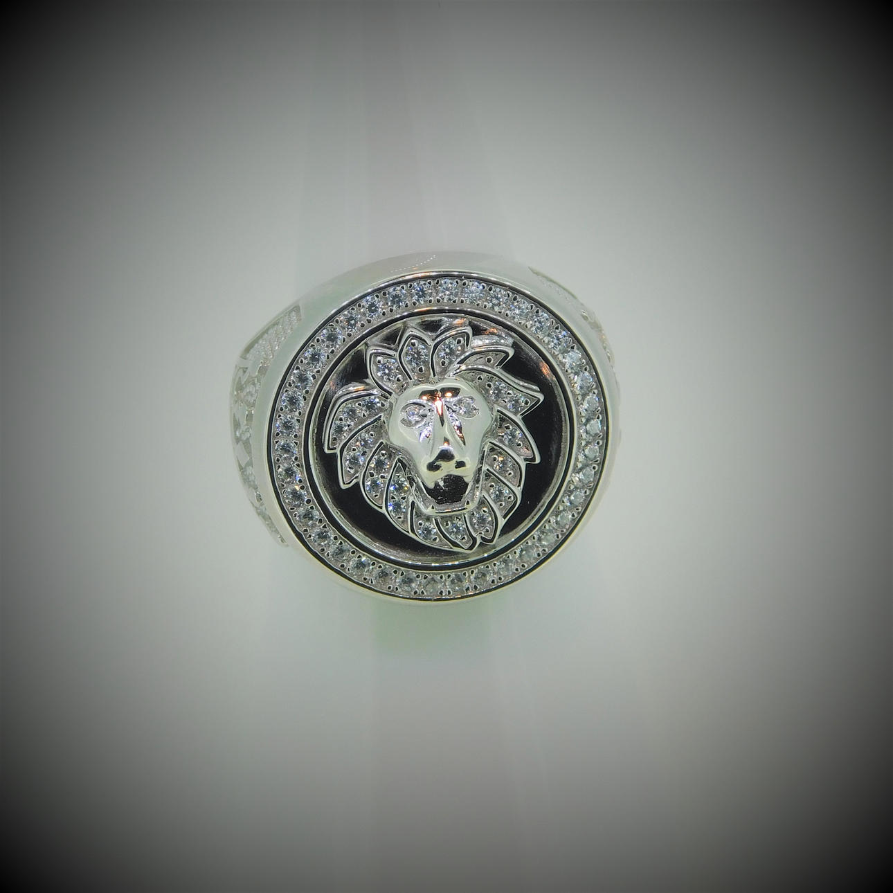 ANILLO CABEZA DE LEON PLATA.