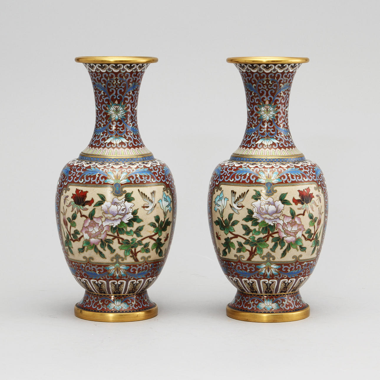 VASER, ett par, cloisonné, Kina, 1900-tal.