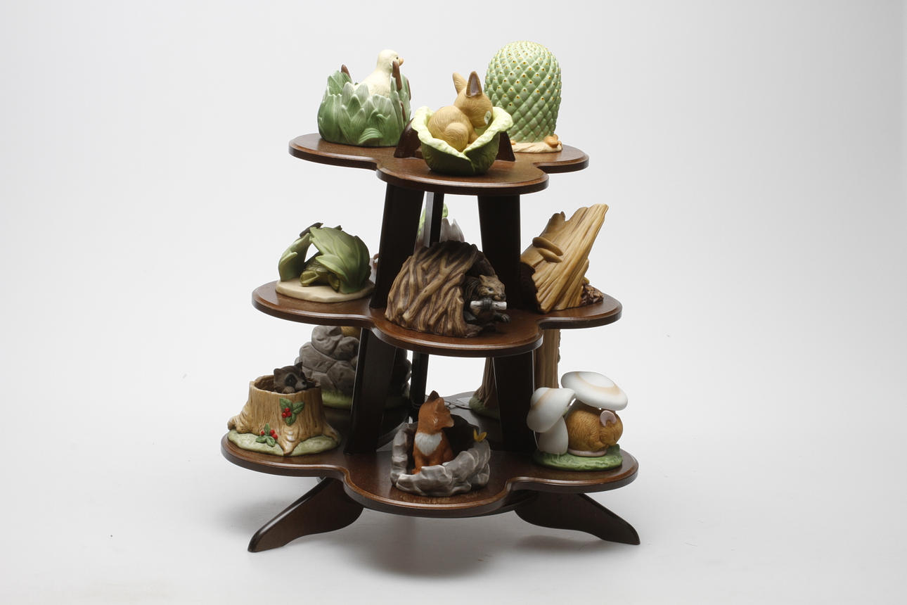 FIGURINER på STÄLLNING, 12 delar, Woodland Suprises, Jacqueline B. Smith, Franklin Mint, 1984.