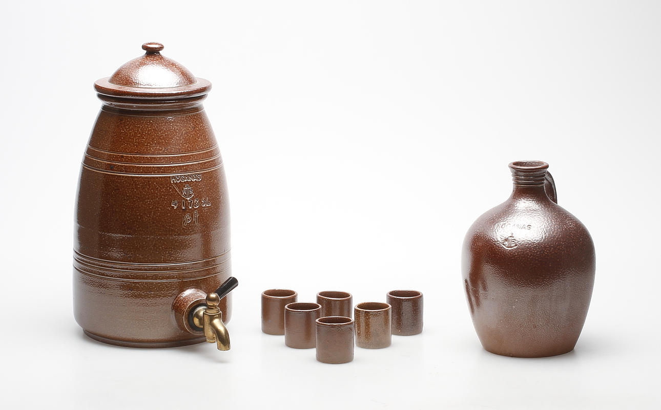 KERAMIKFÖREMÅL, 8 delar, Höganäs.