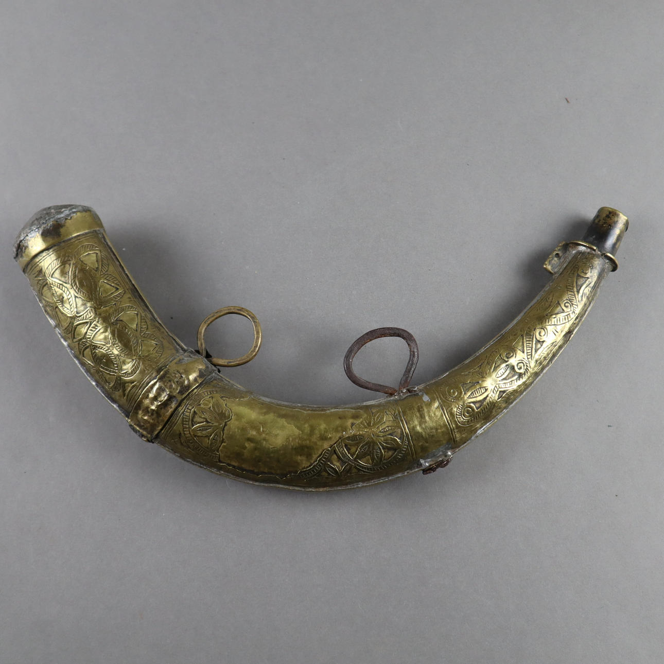 --MESSING-PULVERHORN - arabische Halbinsel, wohl 19.Jh.