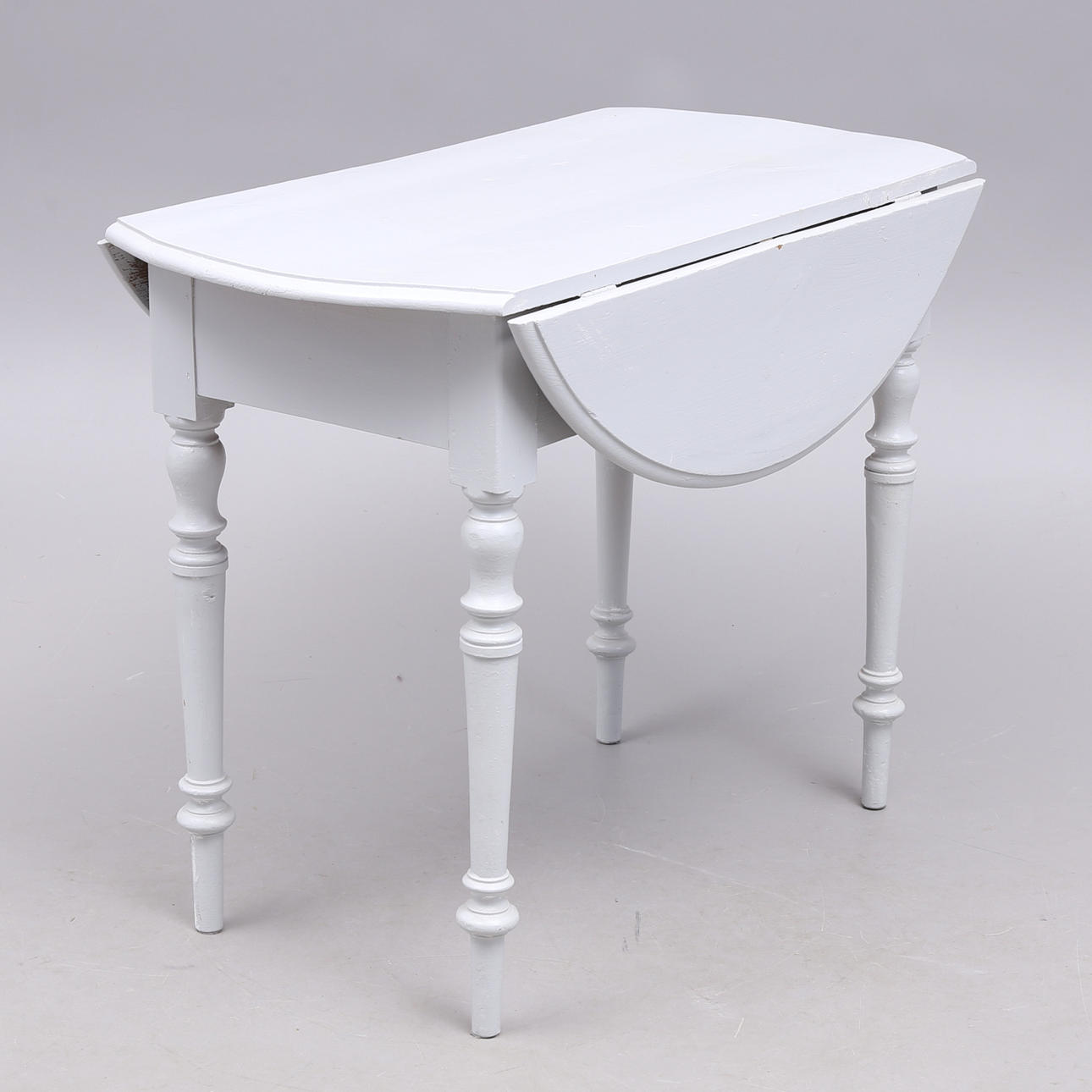 FLAP TABLE with two flaps, 1900s.