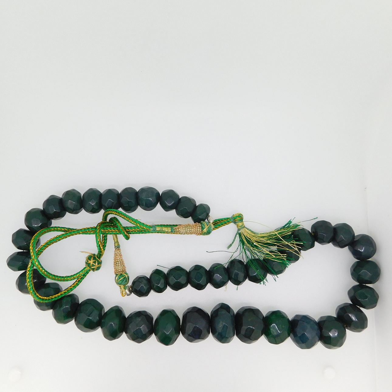 SMARAGD GRADERAD FACETTERAD PÄRLA HALSBAND.