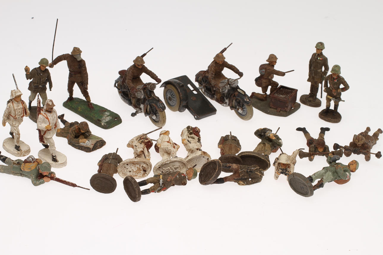 ELASTOLIN och LINEOL cirka 20 SOLDATER.