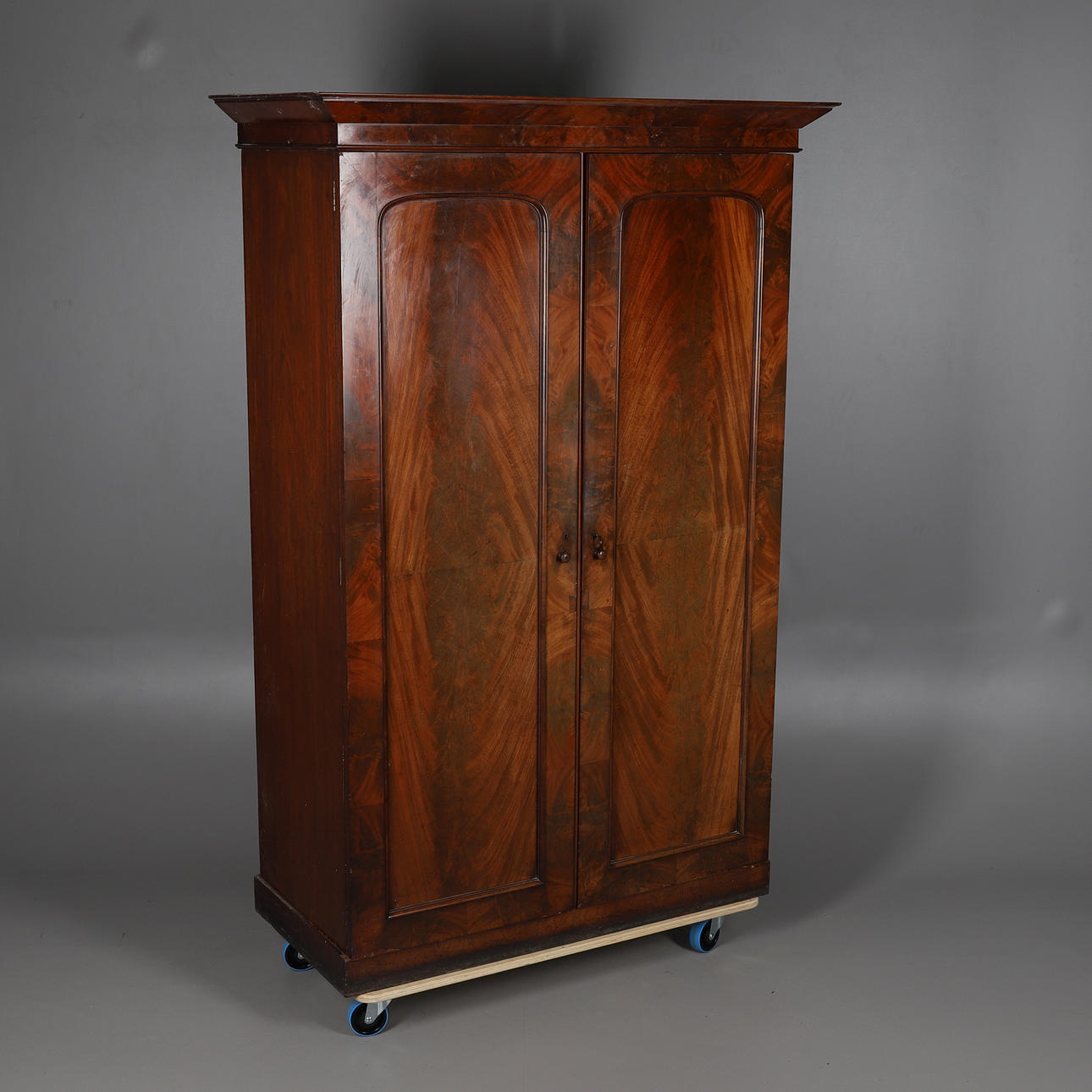 A VICTORIAN MAHOGANY WARDROBE.