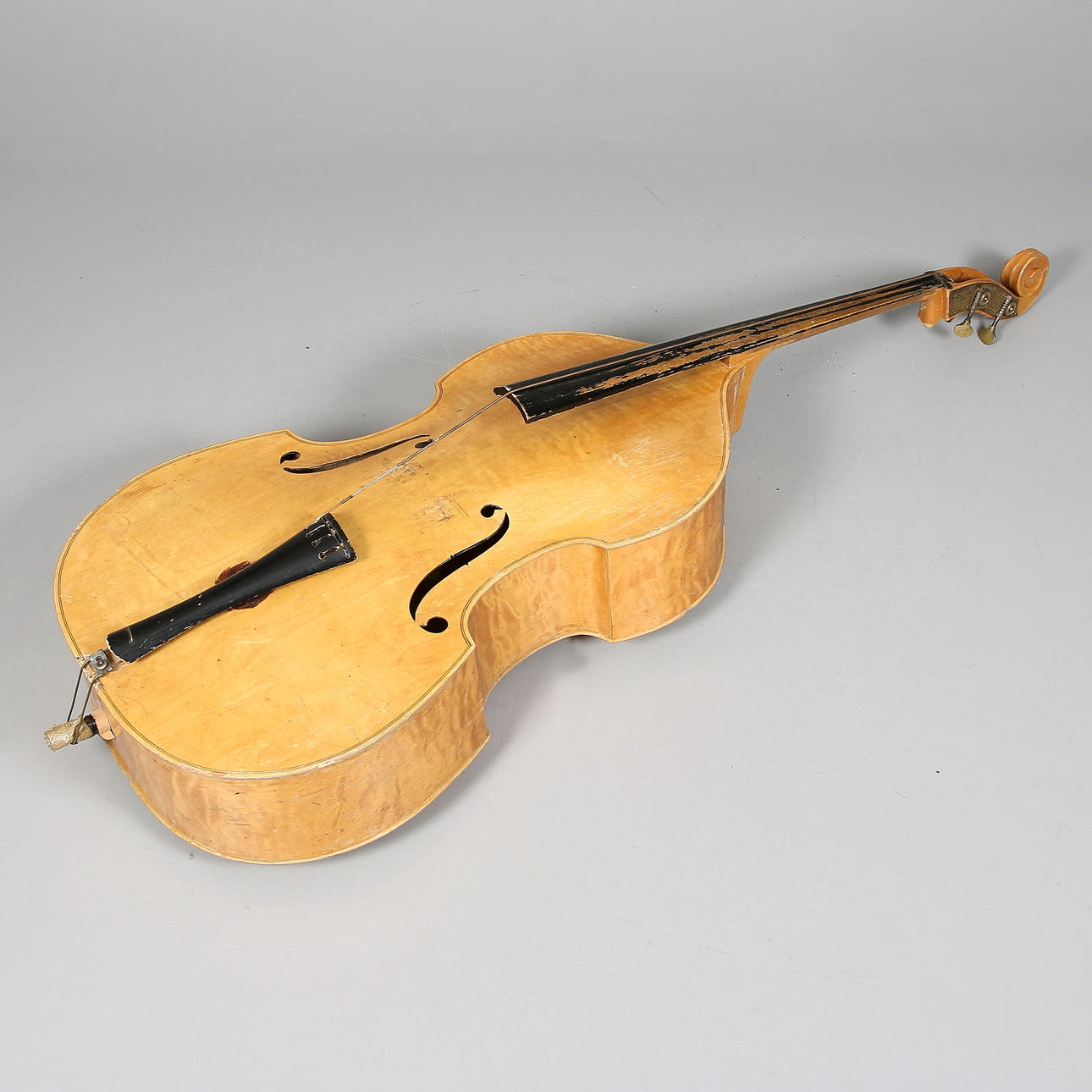 KONTRABAS, Förenade Piano & Orgelfabriker Arvika. 1900-talets första hälft.