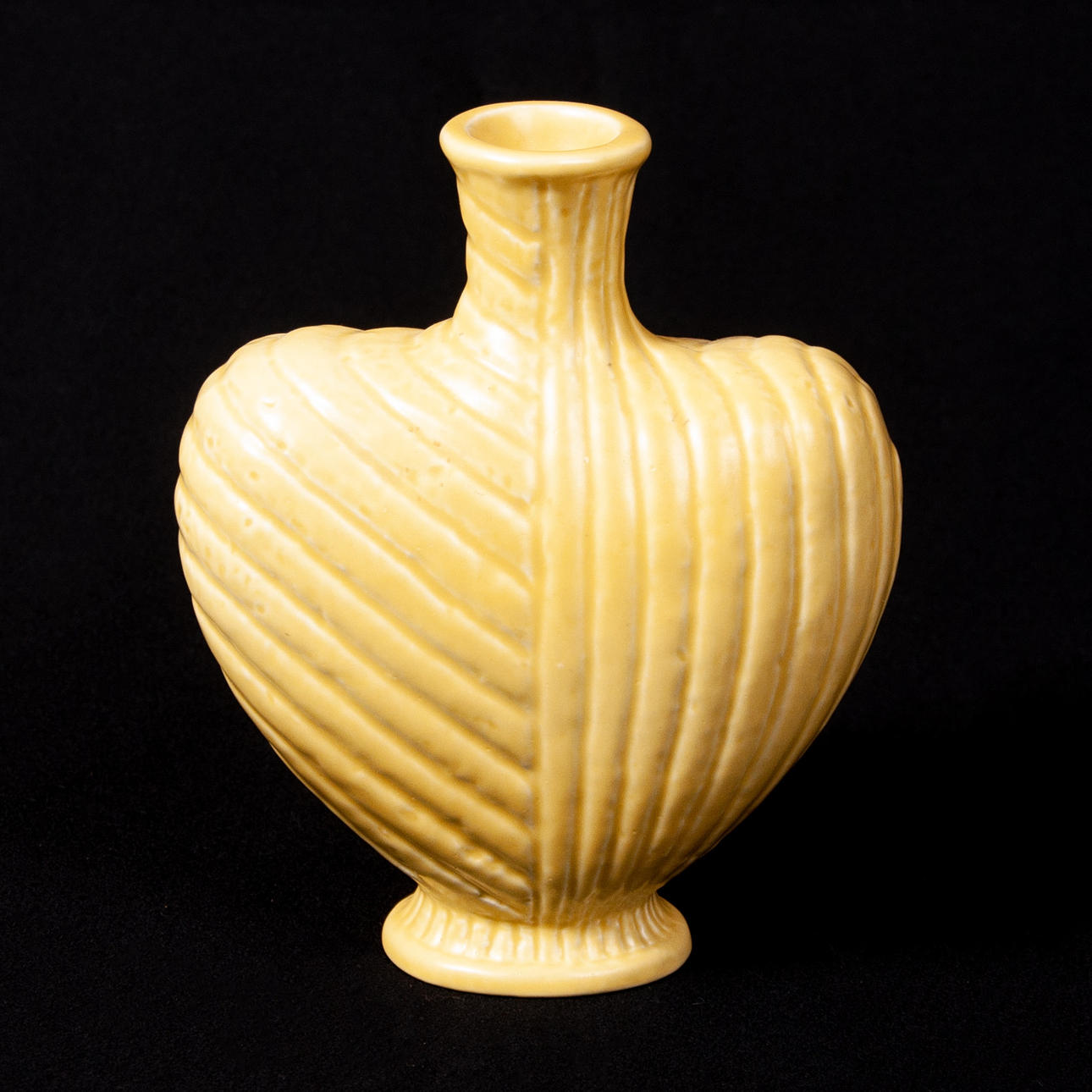 GUNNAR NYLUND. Til Rörstrand, chamotte stentøj, vase nr. 8.