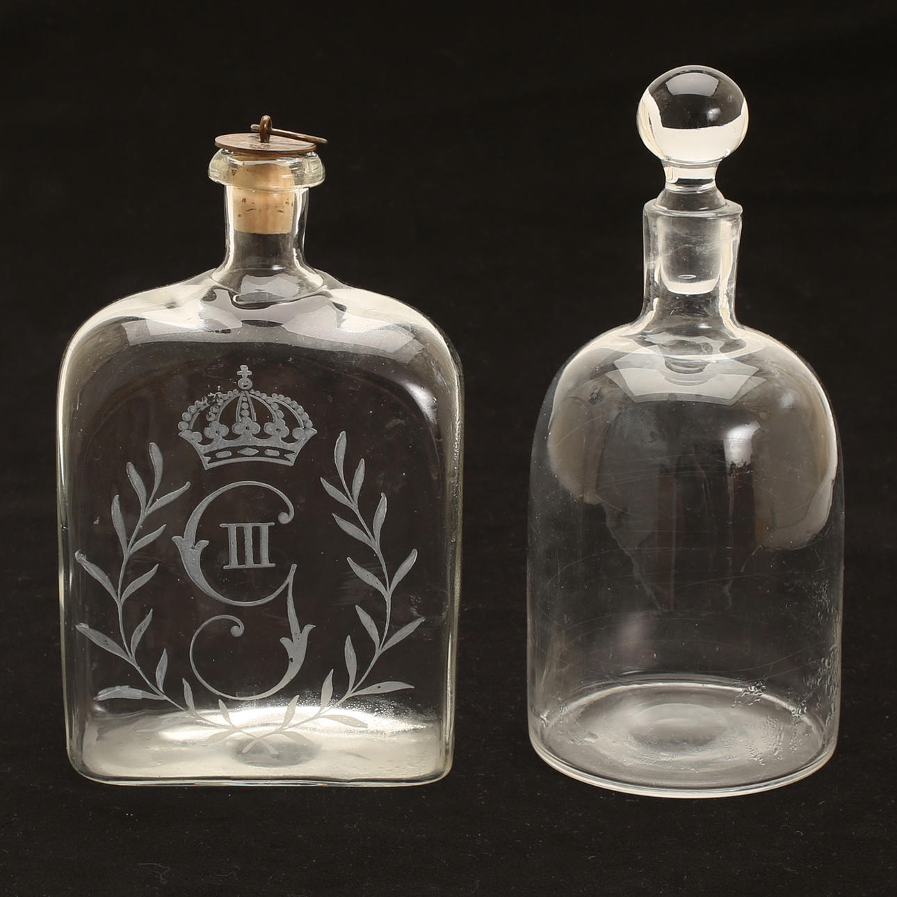 KARAFLER, 2 stk., glas.