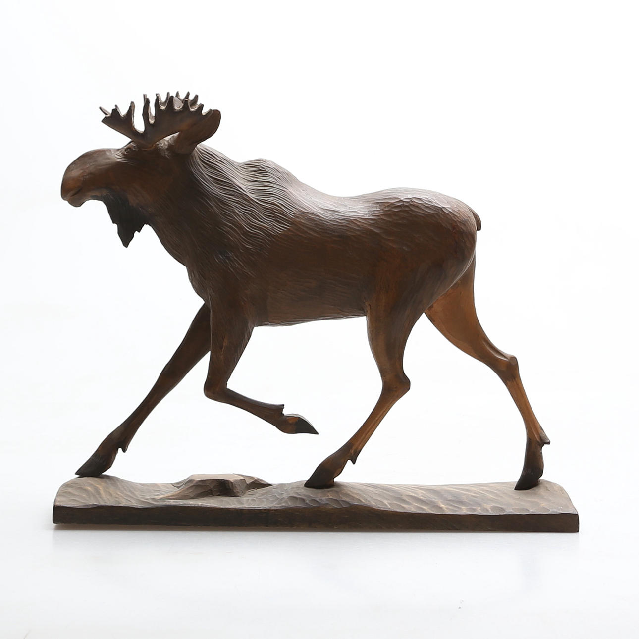 ÄLGSKULPTUR, trä, daterad 1958.