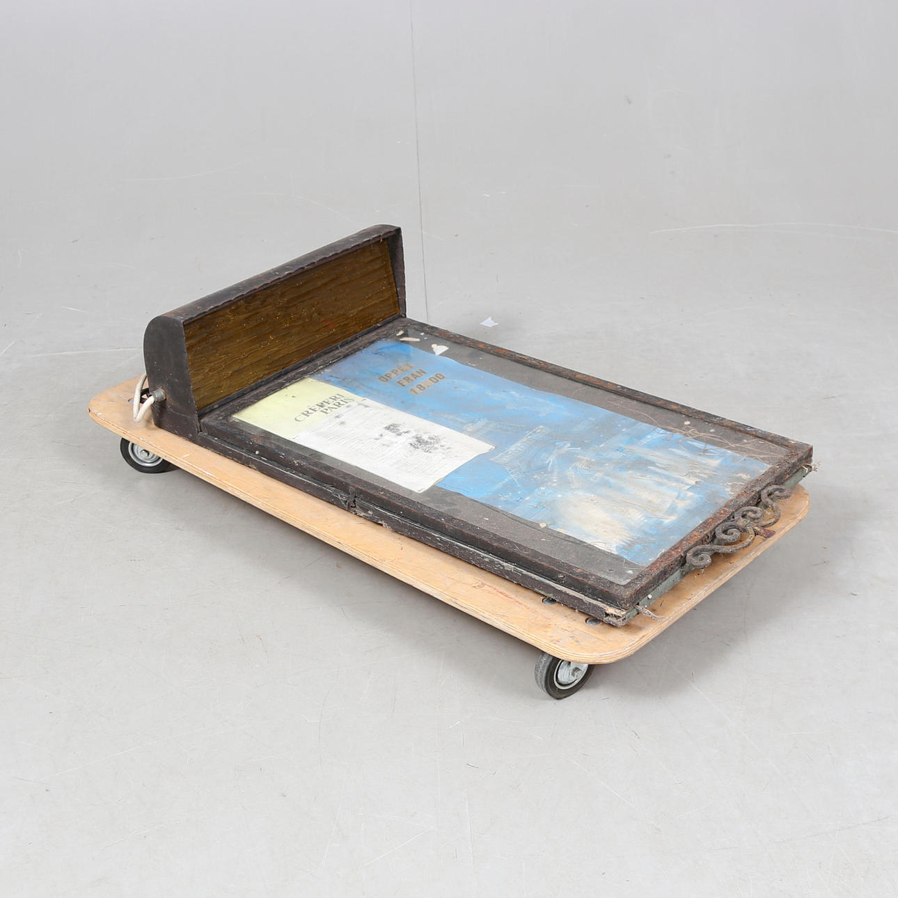 MONTER/MENYSKÅP, 1900-tal.