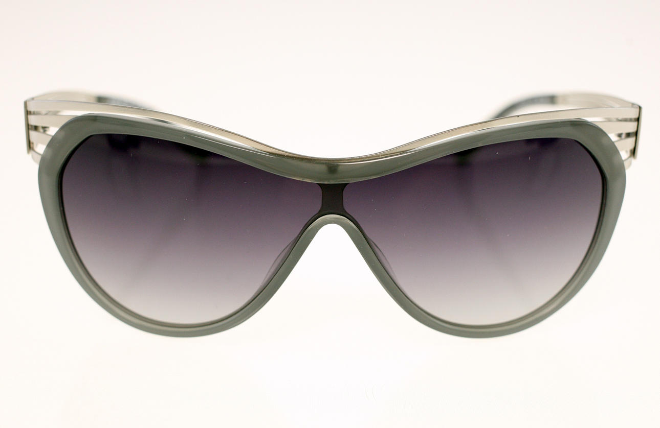 SOLGLASÖGON, "Thierry Mugler".