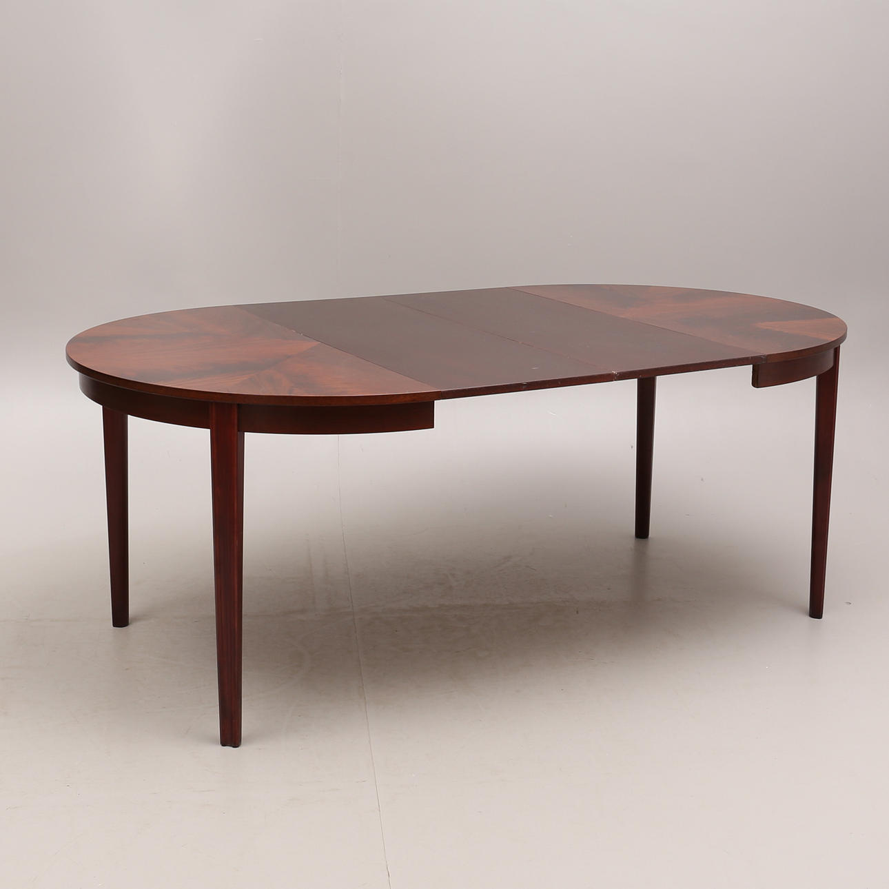 DINING TABLE, round with insert plates, 1900s.