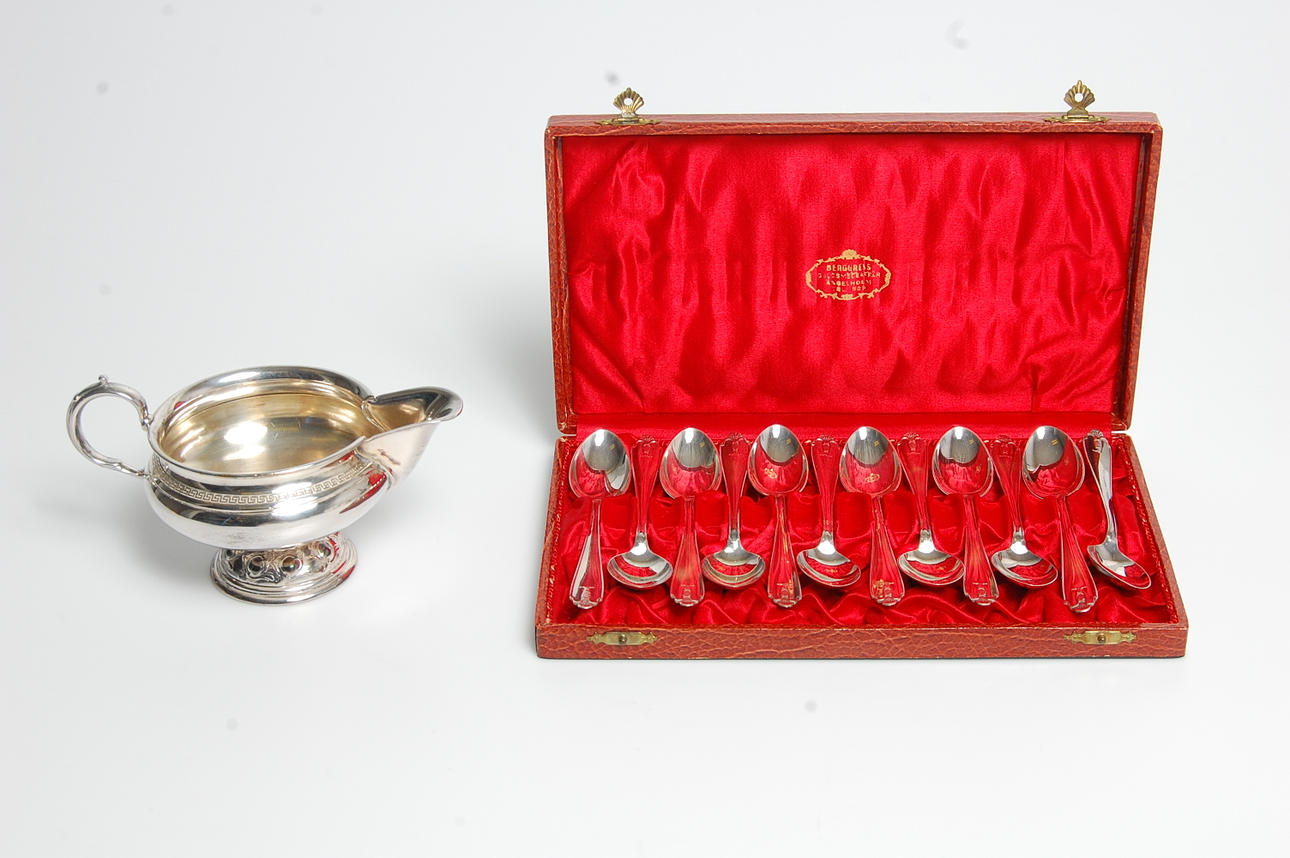 TESKEDAR, 12 st , silver, Modell " Vasa " 1 st GRÄDDKANNA, silver.