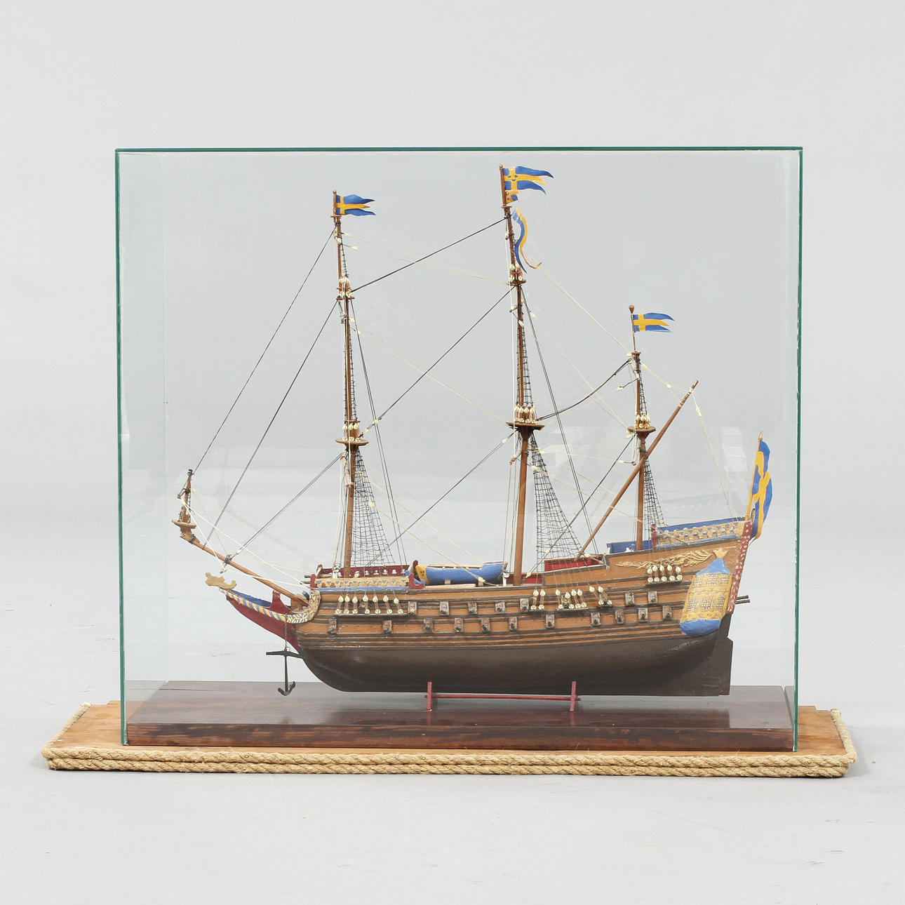 BÅTMODELL, trä, efter Regalskeppet Vasa, 1900-tal.