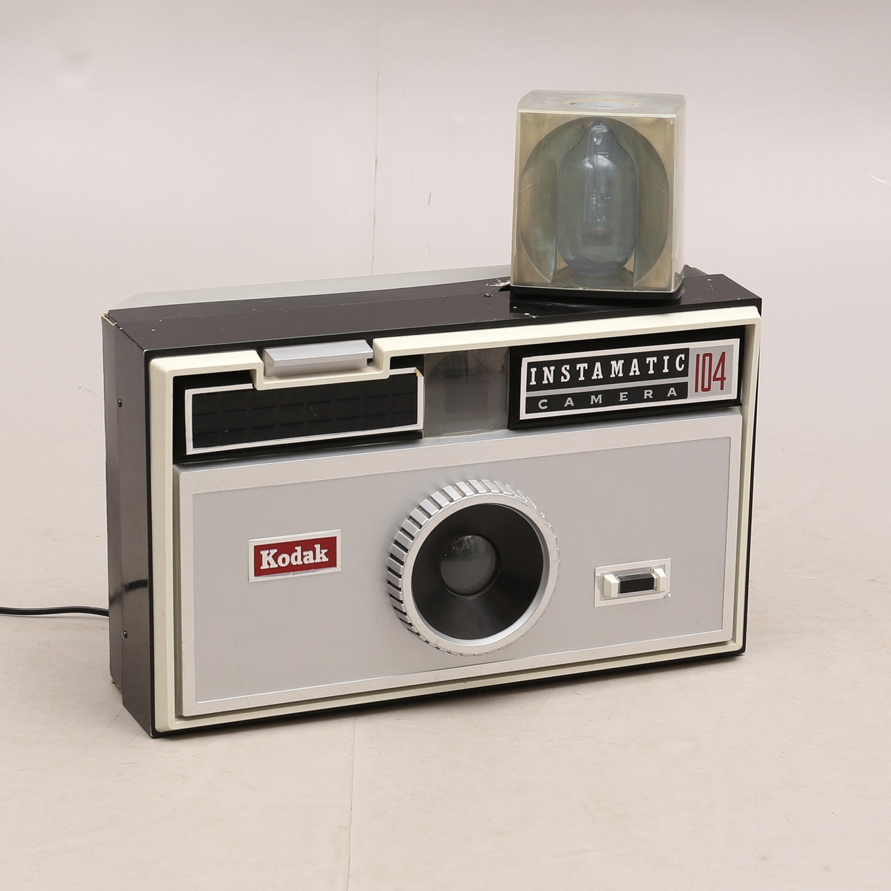 EXHIBICIÓN, cámara, Kodak Instamatic 104.