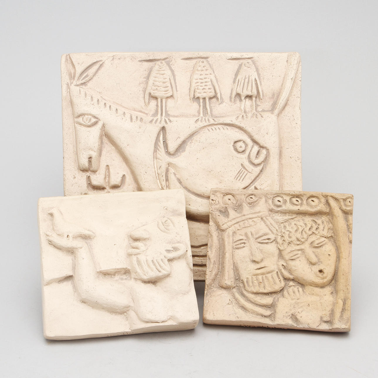 ÅKE HOLM. Väggreliefer, 3 st. terrkotta. Signerade.