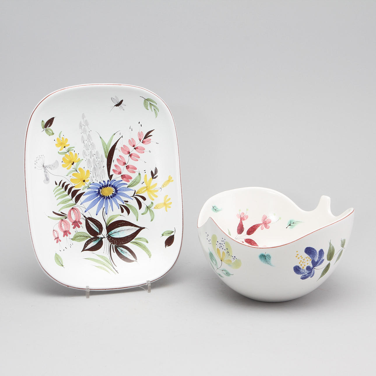 STIG LINDBERG. Skål och fat, fajans. Gustavsbergs studio 1940-50-tal. Signerade.