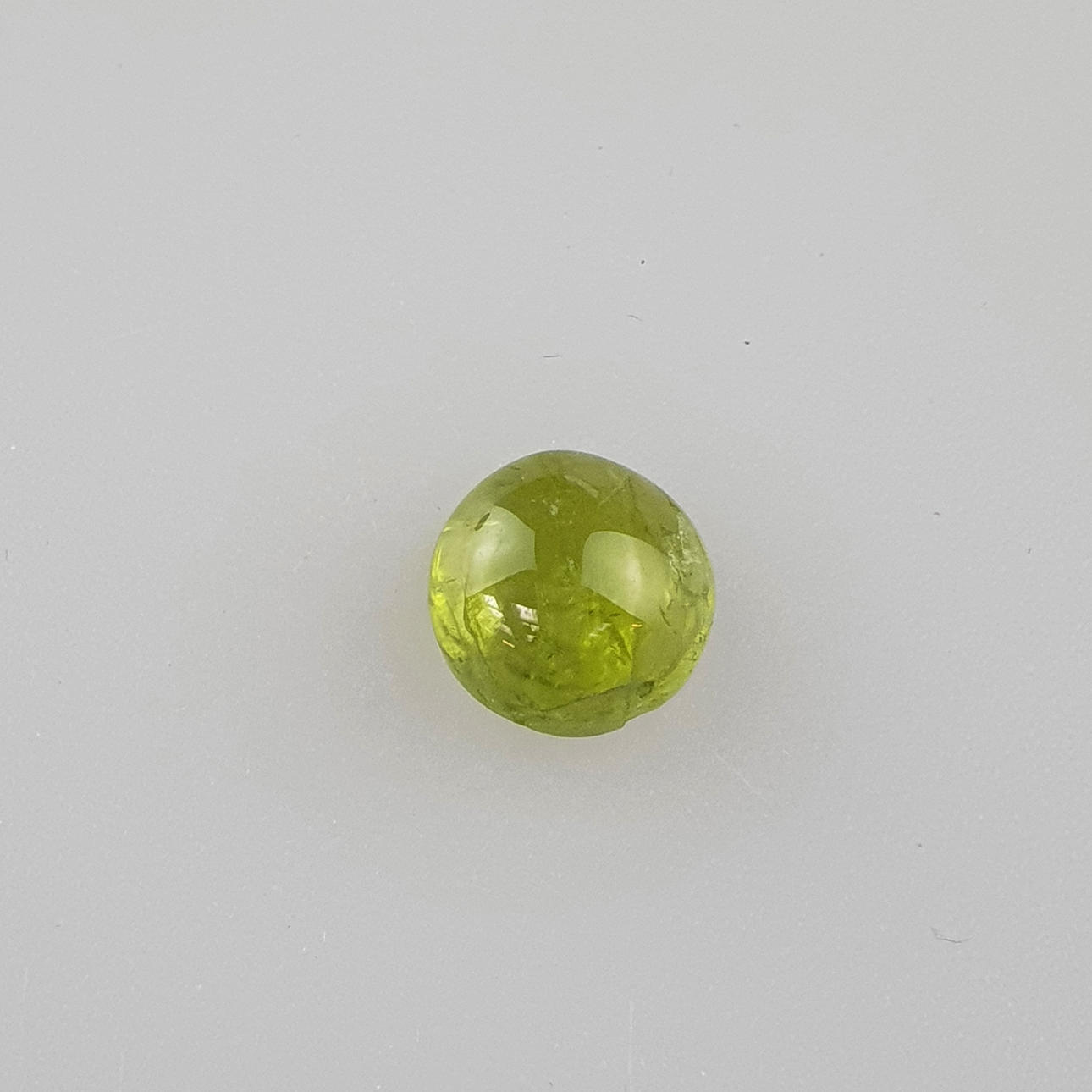 3.69ct Peridot Ädelsten.