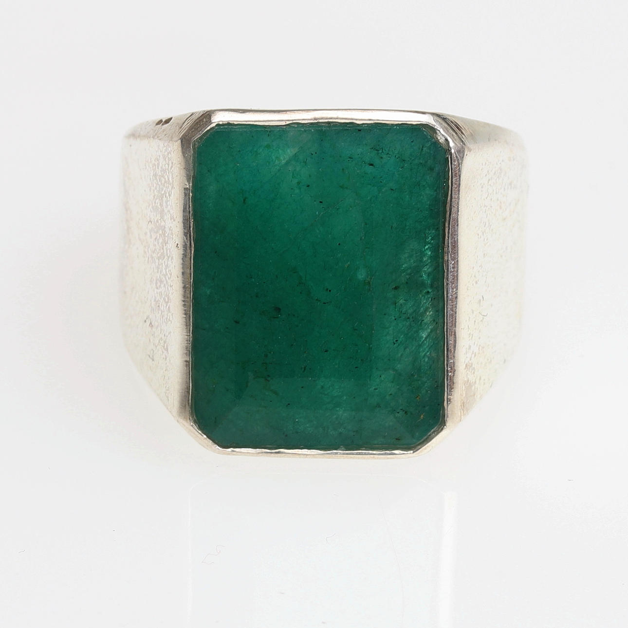 Signet ring, silver with emerald, contemporary.