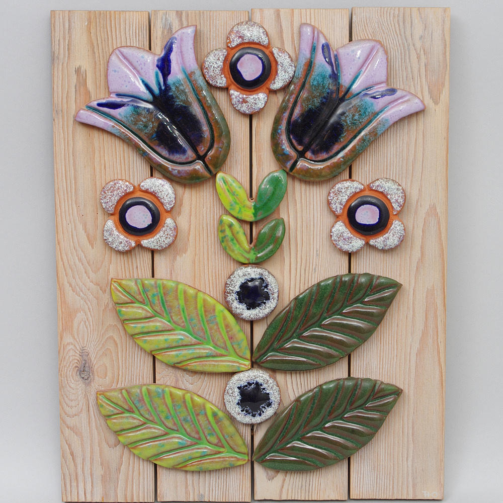 VÄGGRELIEF, glaserade keramik uppklistrade på träplatta.