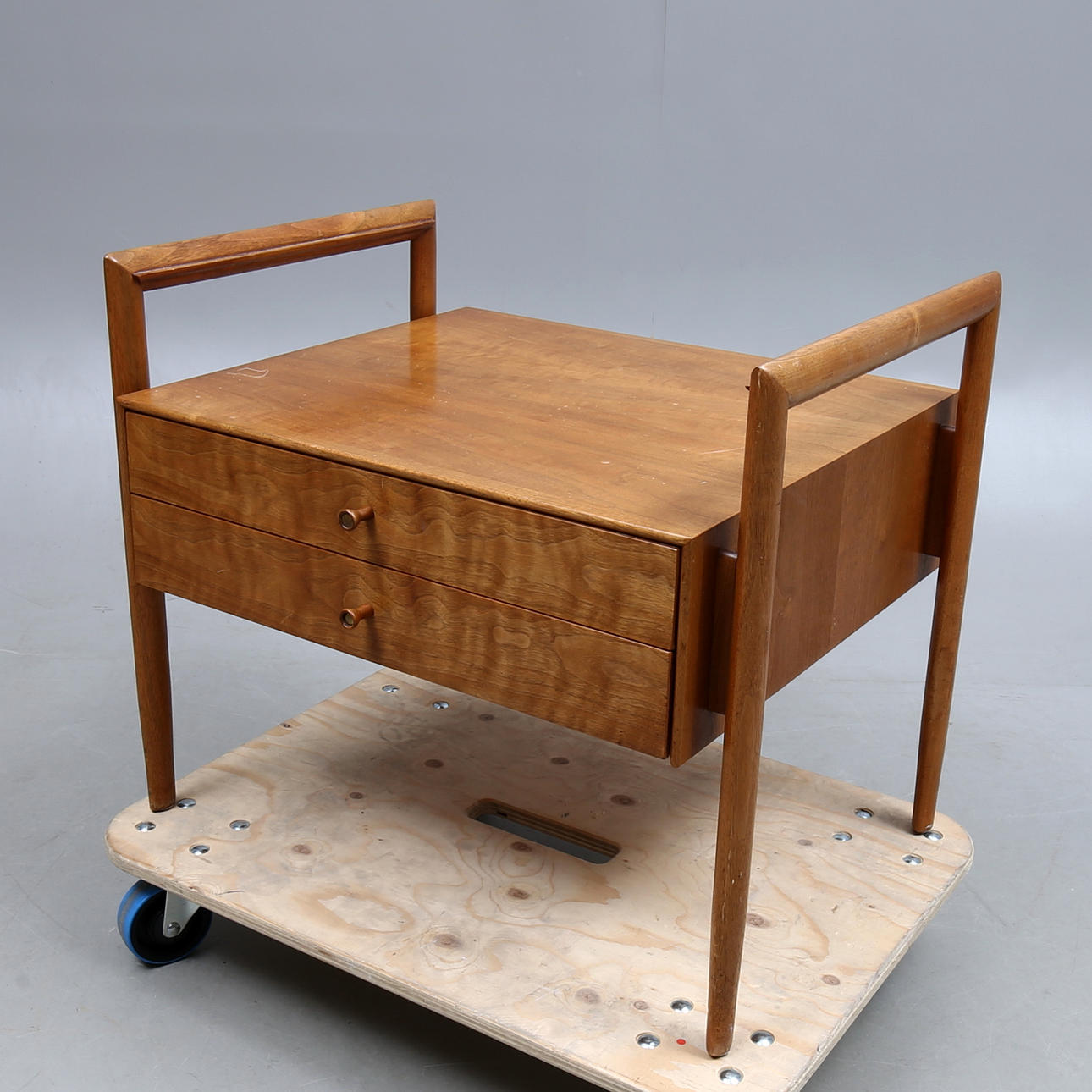 BARNEY FLAGG. Bord, "Parallel", valnød, Drexel, 1950/60'erne.