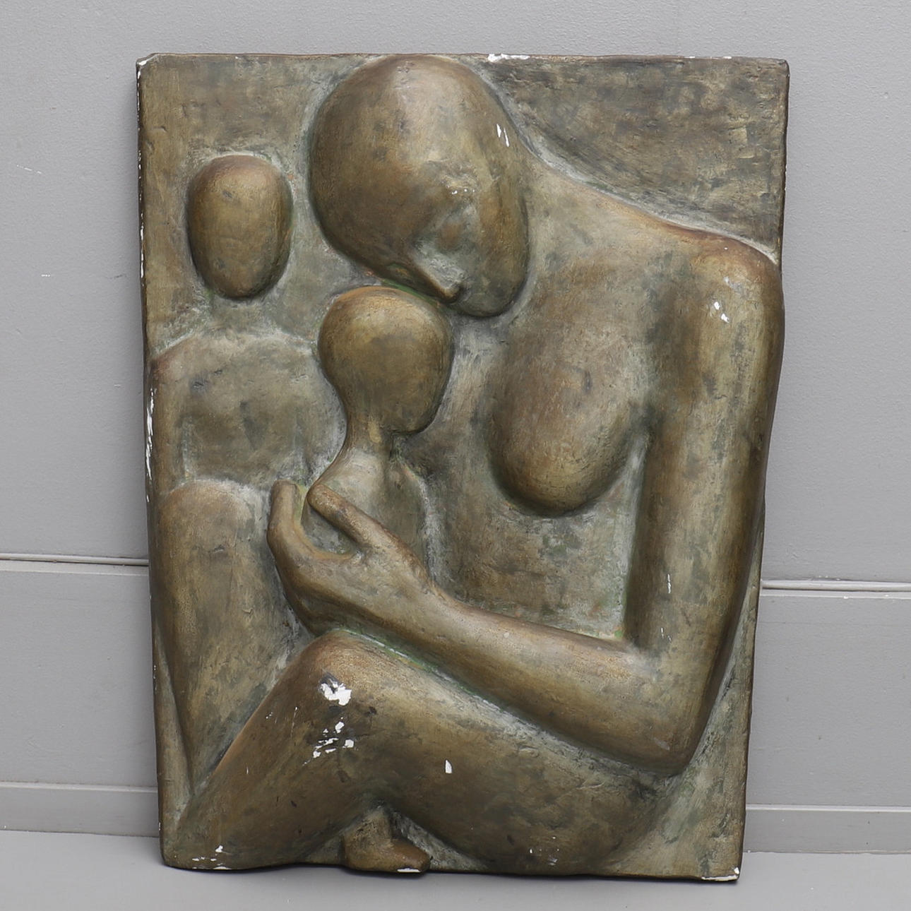 LIS HOOGE-HANSEN. Relief, malet gips.